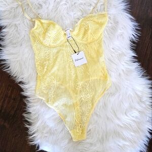 NWT Pretty Lace Bodysuit SZ L